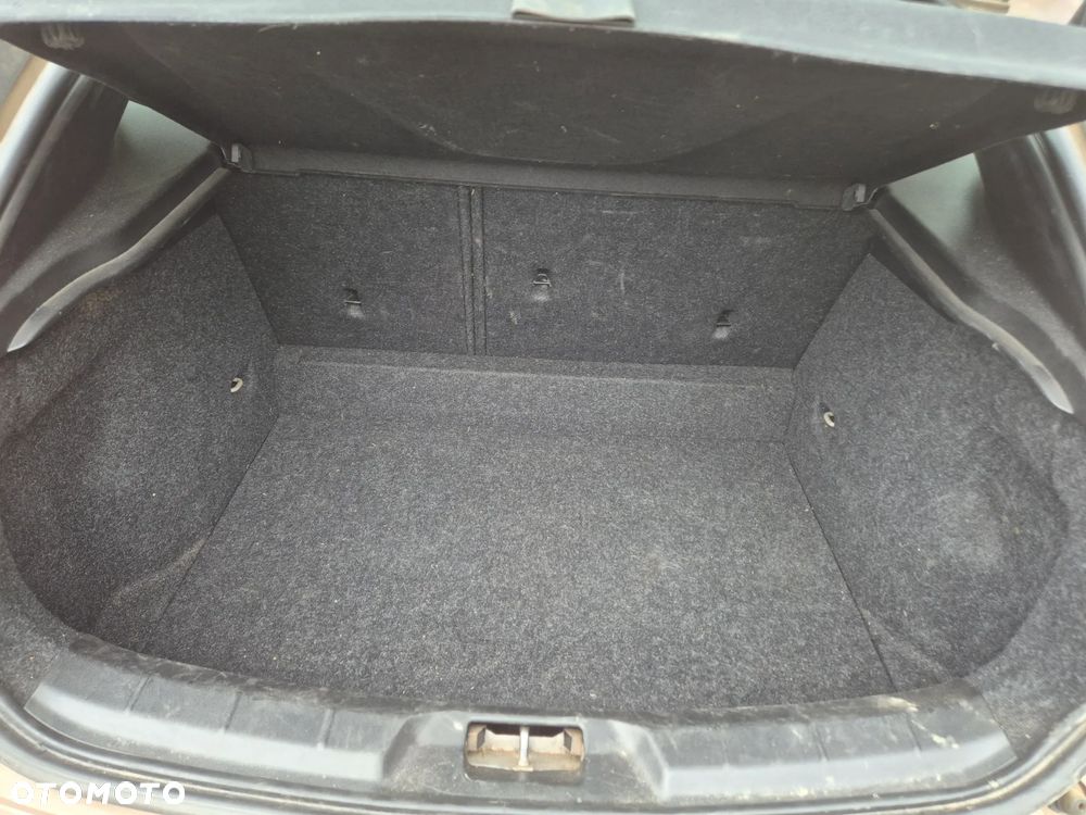 Volvo V40 Cross Country - 11