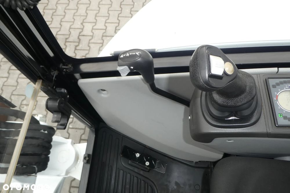 Caterpillar 302,7D CR TRZY ŁYŻKI - 27