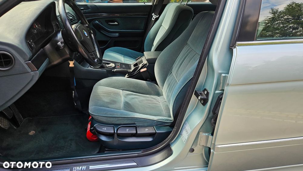 BMW Seria 5 523i - 25