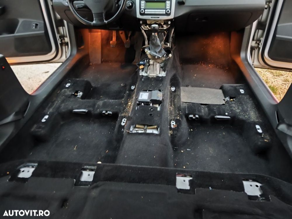 Mochetă podea interior pe negru Volkswagen Passat B6 2005-2010 - 2