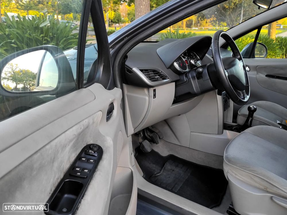 Peugeot 207 1.4 16V Trendy - 21