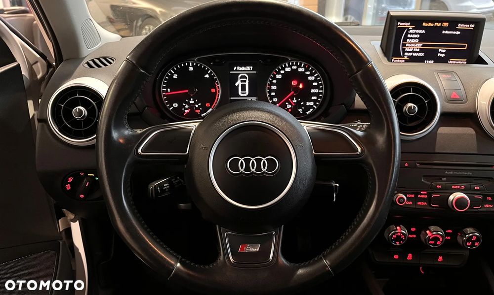 Audi A1 Sportback 1.6 TDI S line Sportpaket - 12