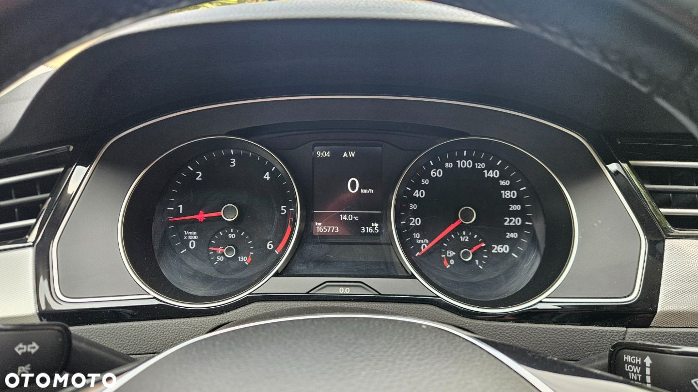Volkswagen Passat Variant 2.0 TDI SCR Highline - 30