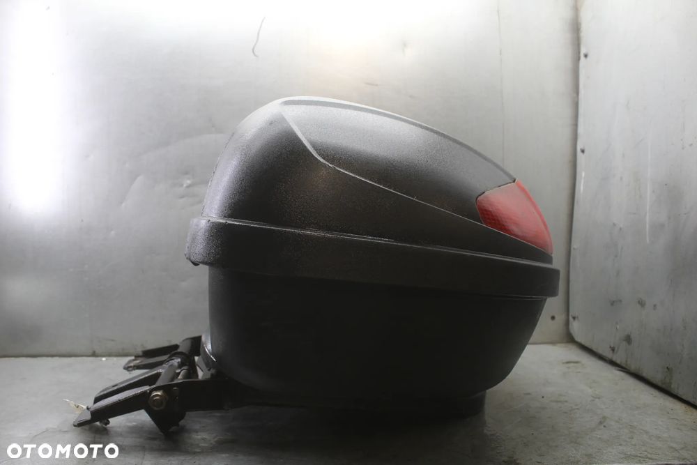 Piaggio MP3 500 L5E Stelaż pod kufer centralny z kufrem - 2