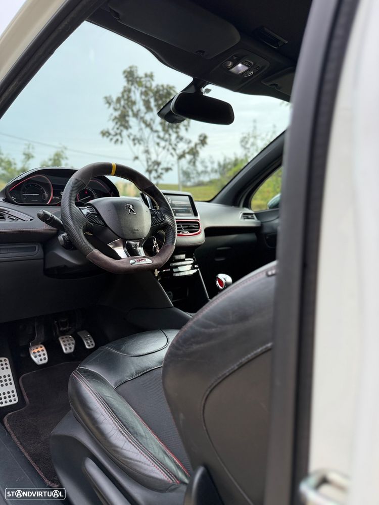 Peugeot 208 GTI 200 THP - 13