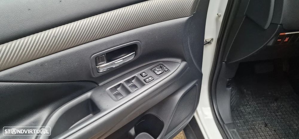 Mitsubishi Outlander 2.2 DI-D Instyle Navi AT 4WD - 20