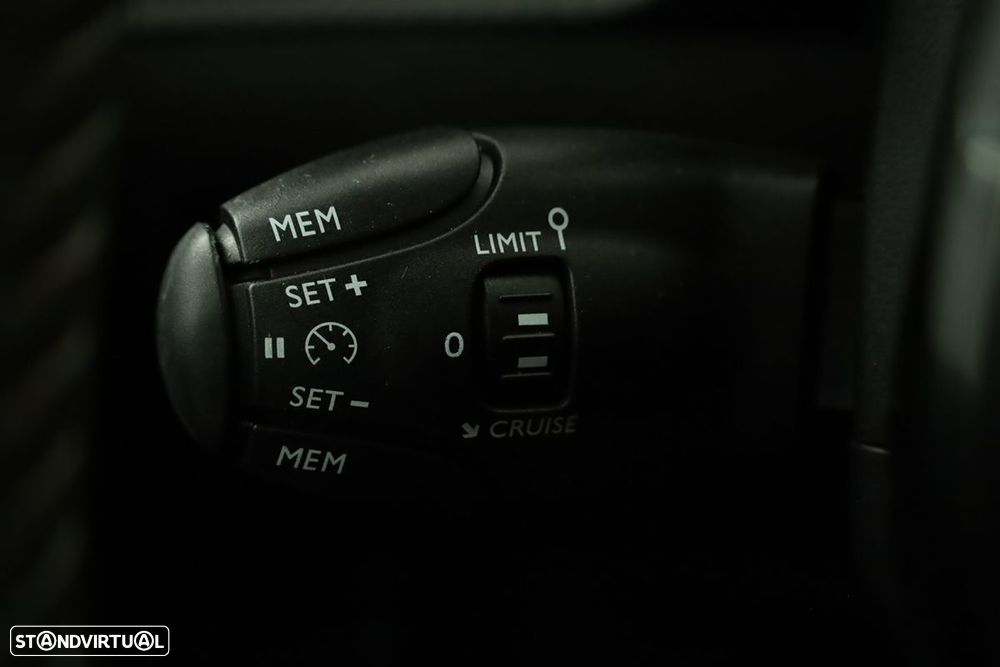 Peugeot 208 1.2 PureTech Allure EAT8 - 18