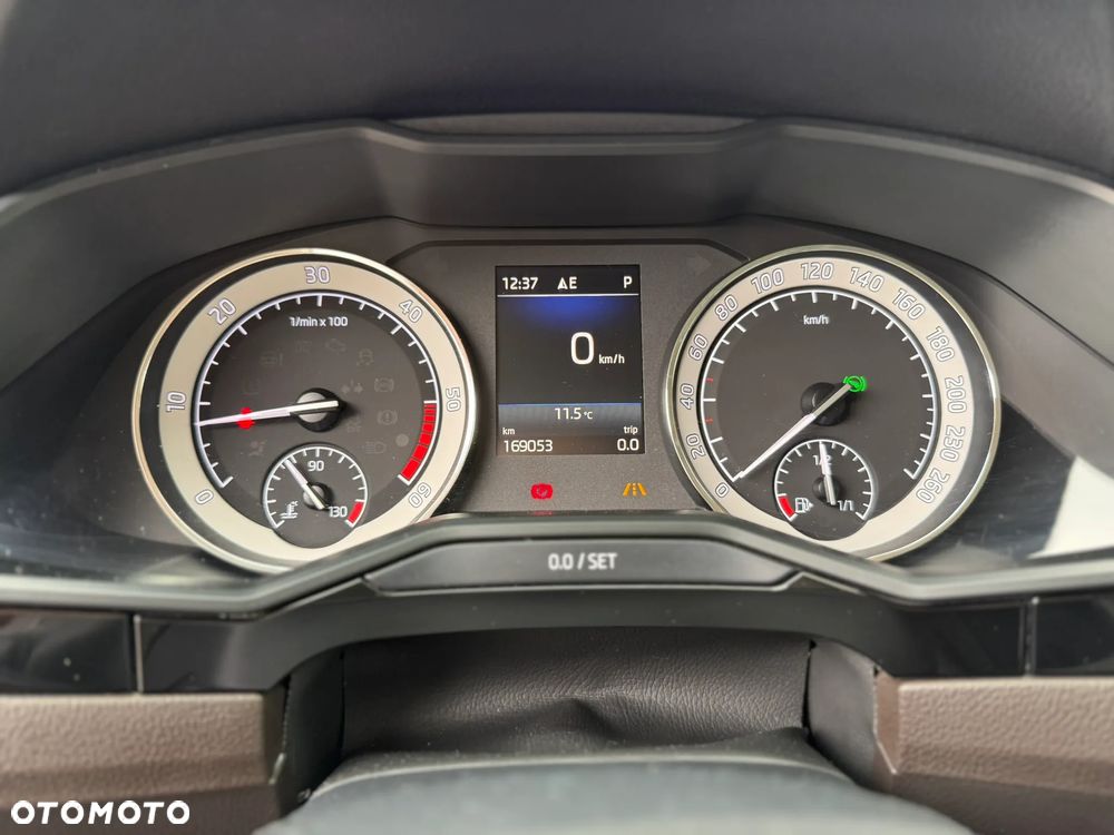 Skoda Superb 2.0 TDI SCR 4x4 L&K DSG - 11