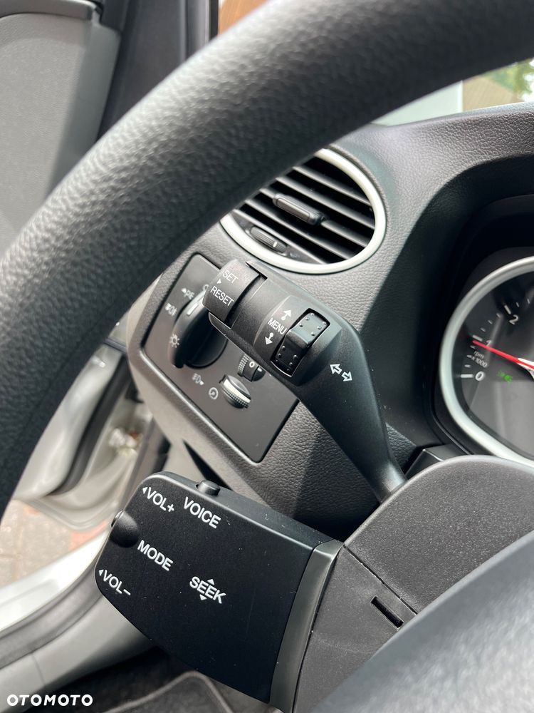 Ford Focus 1.6 Ti-VCT Trend + - 26