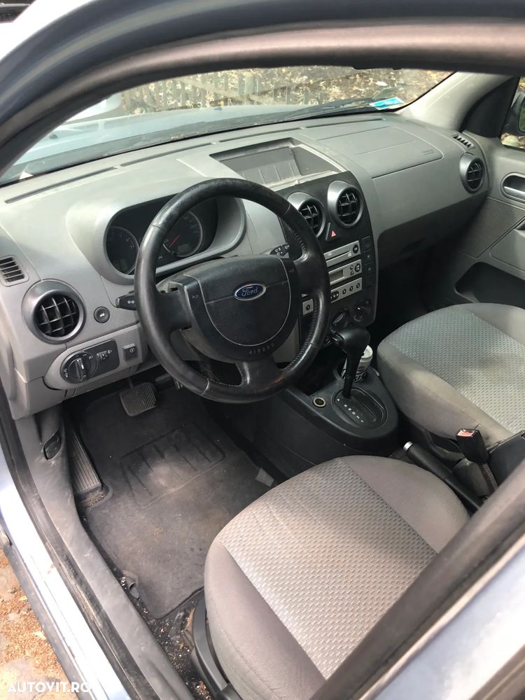 Dezmembrez Ford Fusion bleo albastru 1,6 benzina 2006 - 6