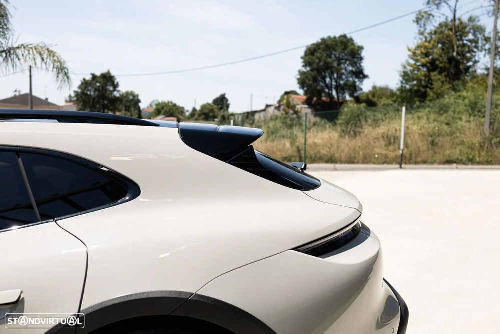 Porsche Taycan Cross Turismo 4 - 12