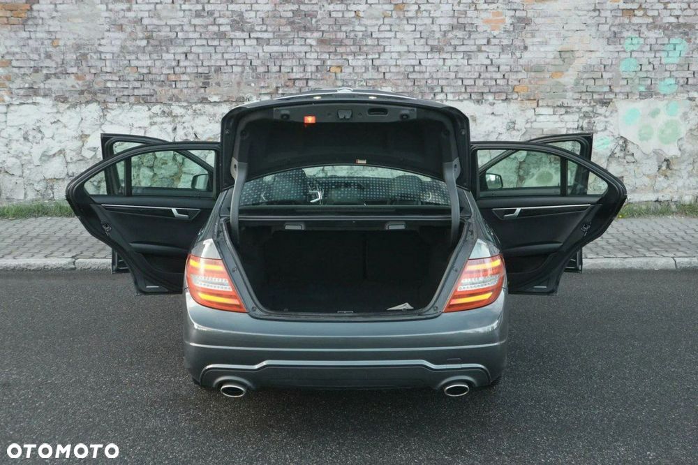 Mercedes-Benz Klasa C 350 BlueEff 4-Matic Avantgarde - 28