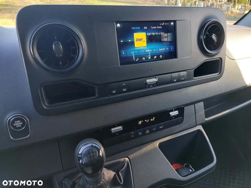 Mercedes-Benz Sprinter - 12