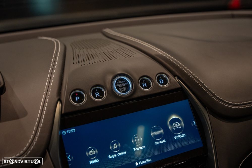 Aston Martin DBX - 32