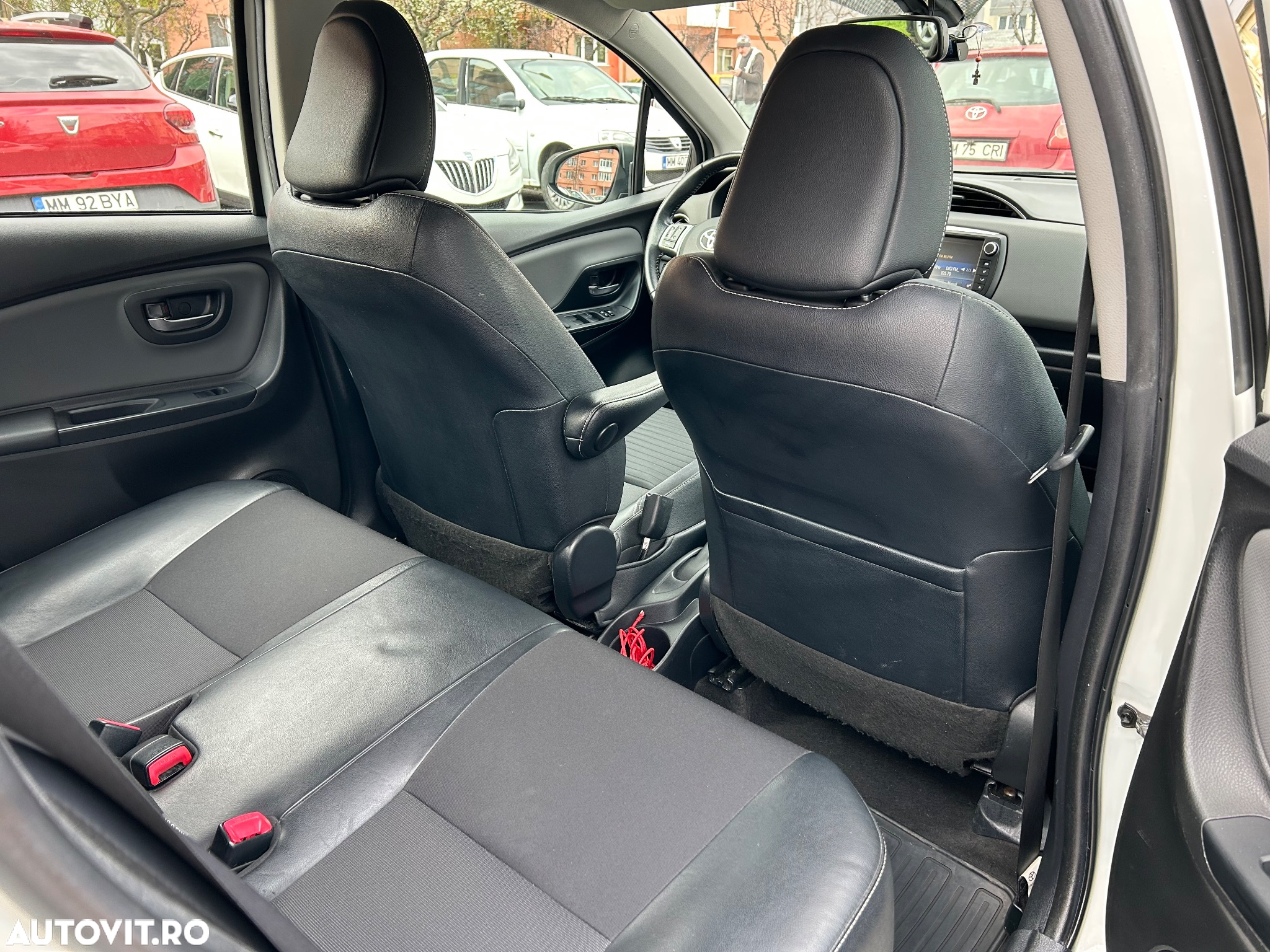 Toyota Yaris 1.5 VVT-i HSD Sol - 16