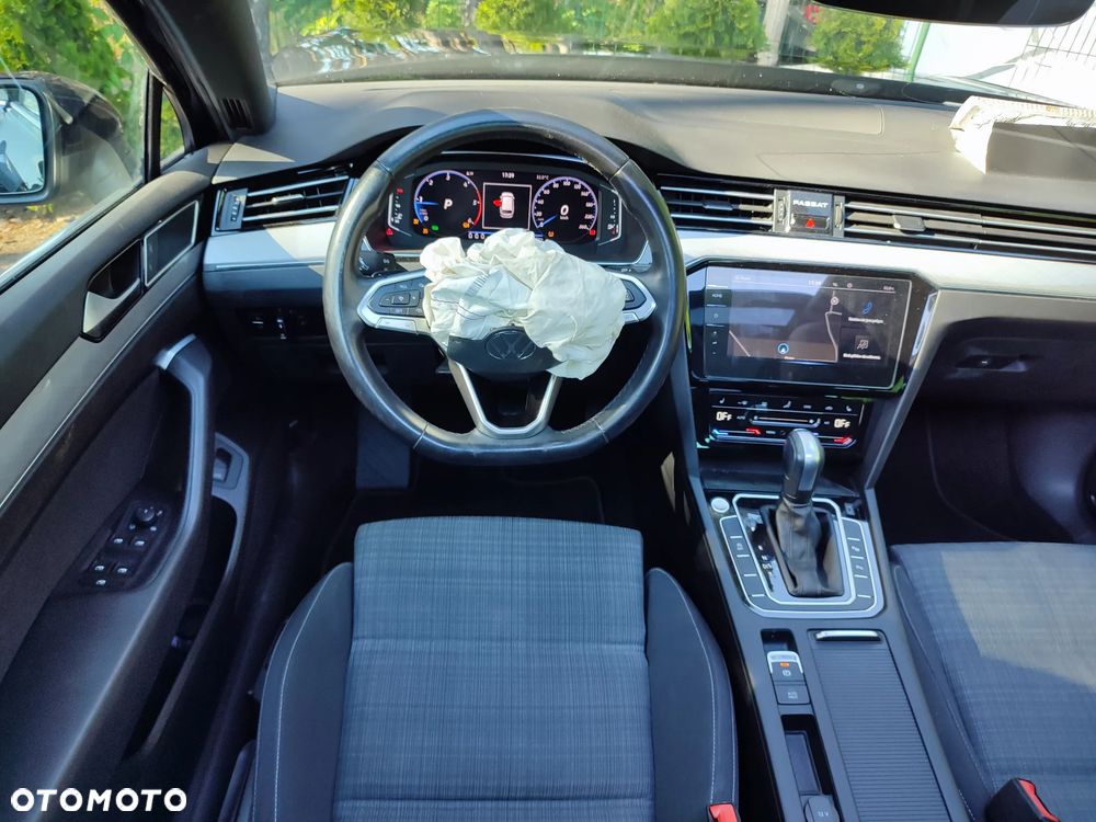 Volkswagen Passat Variant 2.0 TDI SCR DSG Elegance - 6