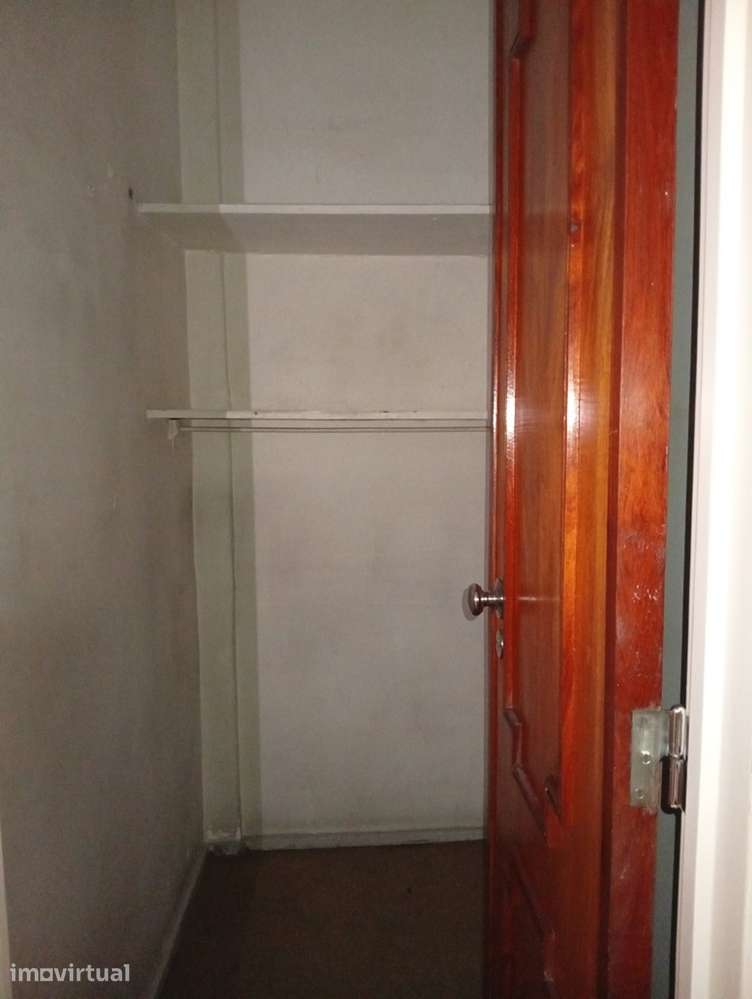 Arrenda-se Apartamento T2 - Estrada de Benfica - Grande imagem: 4/13