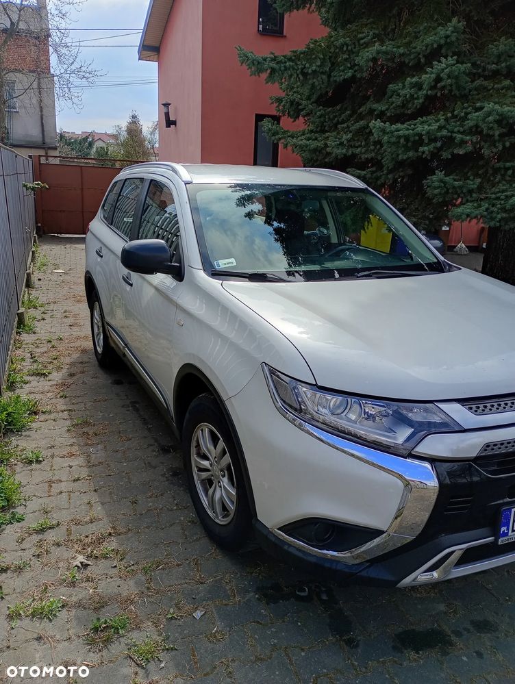 Mitsubishi Outlander - 4