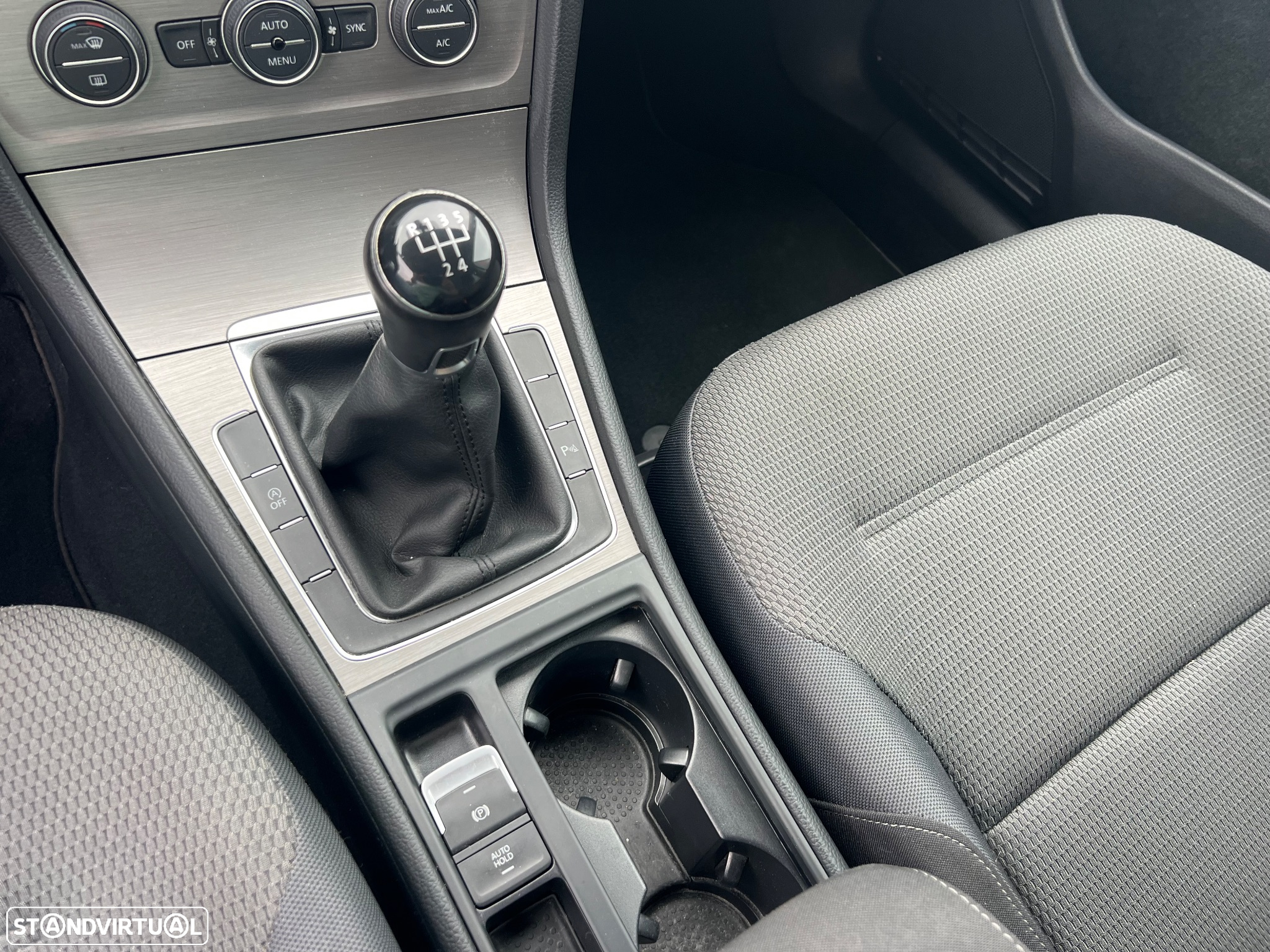 VW Golf 1.6 TDi Highline - 14