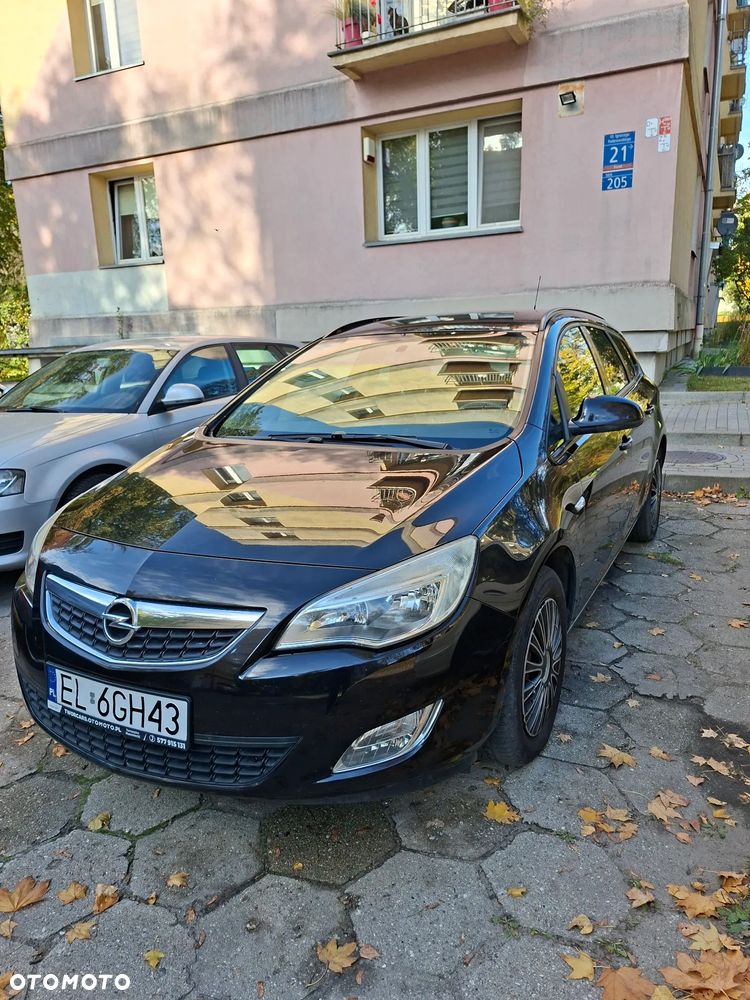 Opel Astra 2011 photo 3
