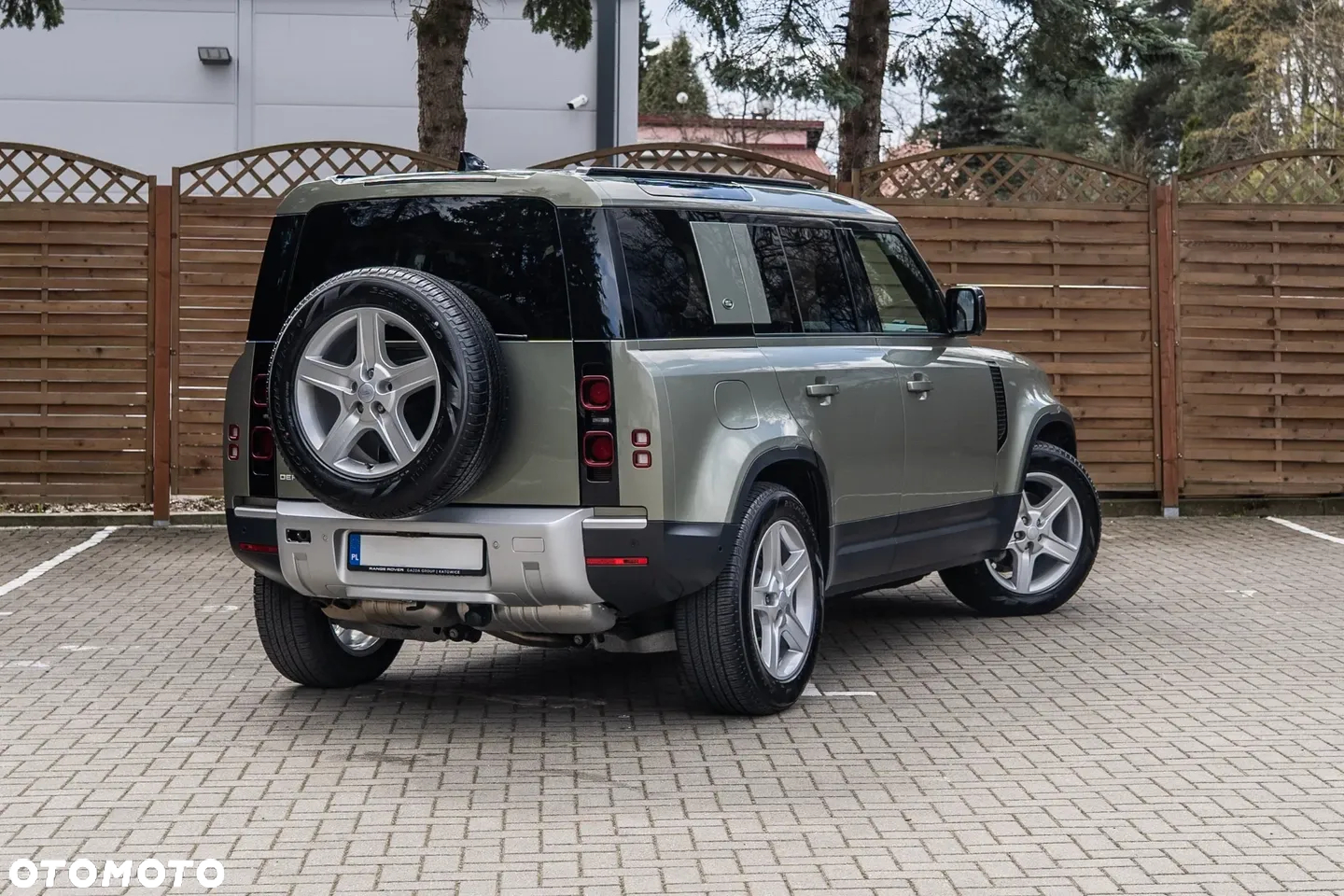 Land Rover Defender - 3