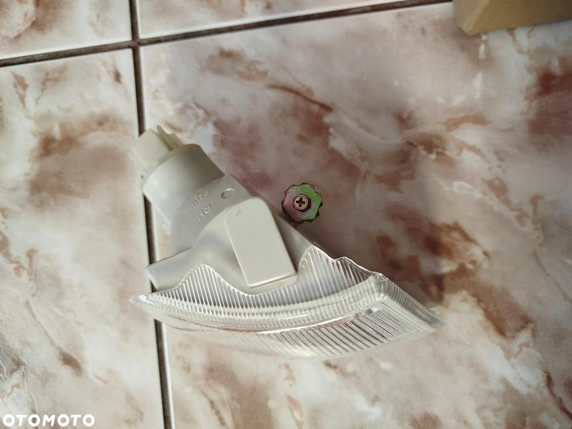 MIGACZ BIAŁY PRAWY PRZEDNI Z OPRAWKĄ ŻARÓWKI  Lampa kierunkowskazu przód  PY21W OPEL VECTRA A 04.88-11.95 - 2