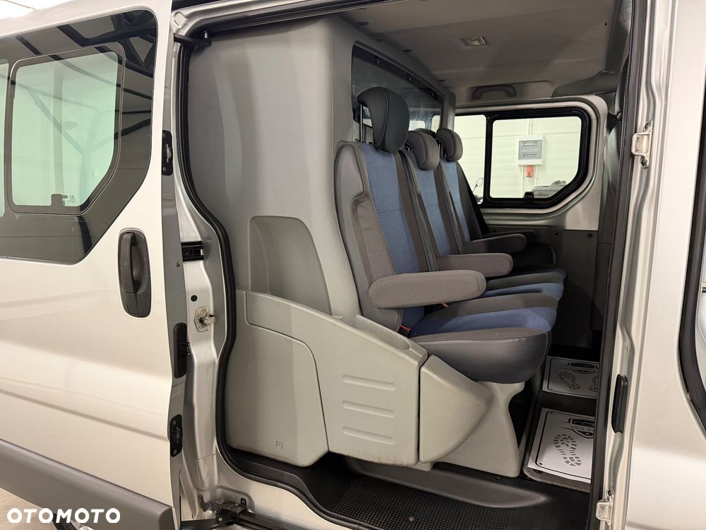 Renault Trafic - 16