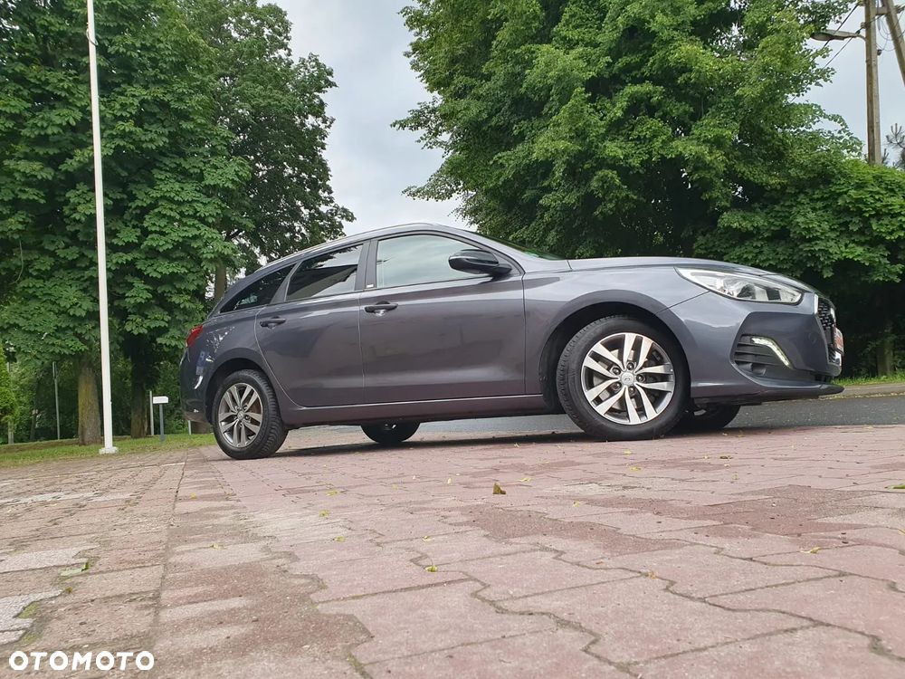 Hyundai i30 blue Kombi 1.4 YES Silver - 27