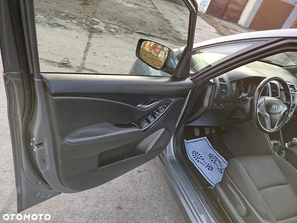 Hyundai ix20 1.6 CRDi Fifa World Cup Edition - 24