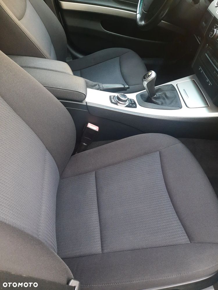 BMW Seria 3 318d - 30