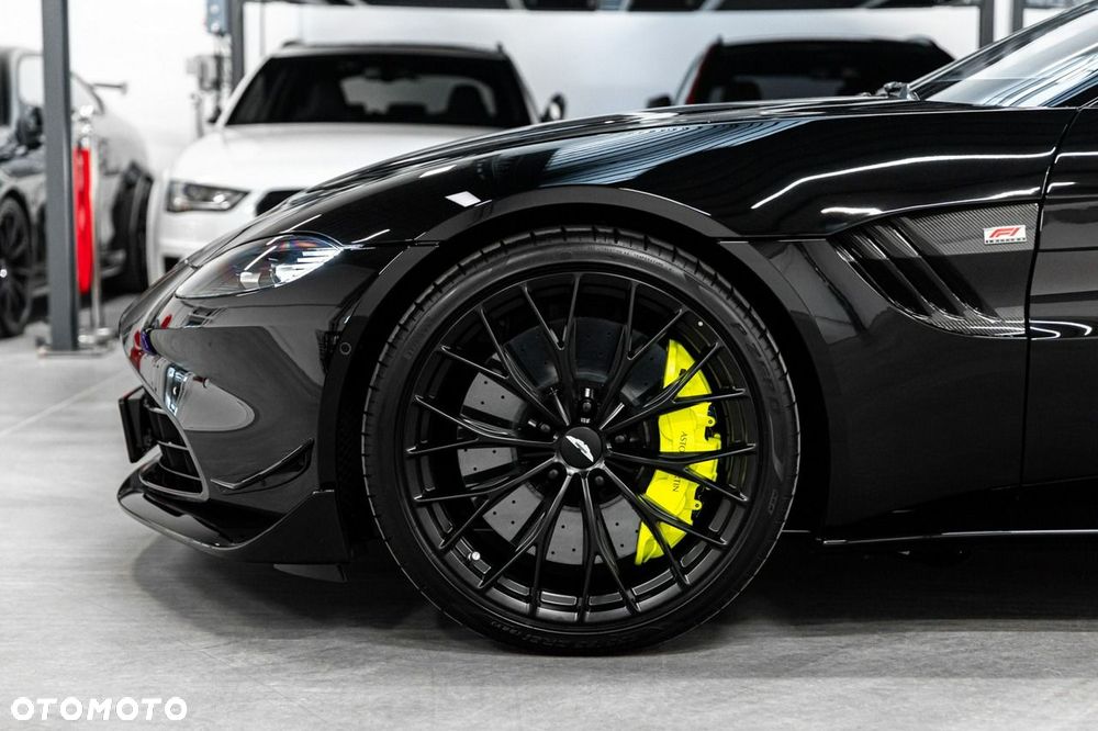 Aston Martin Vantage - 16