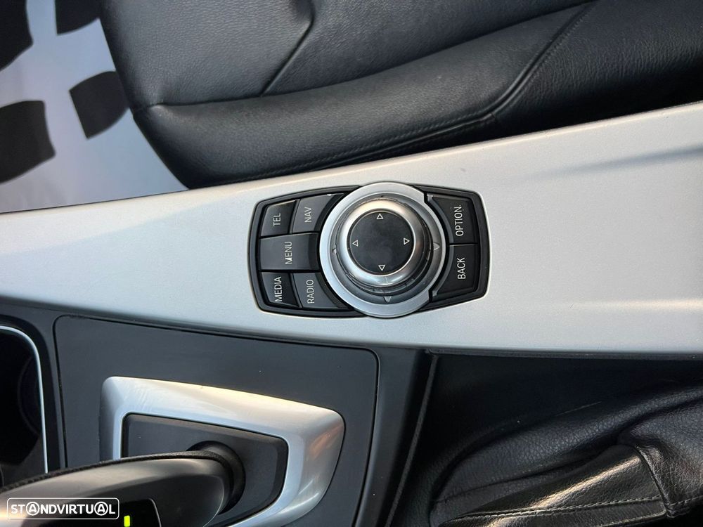 BMW 328 i Auto Line Sport - 43