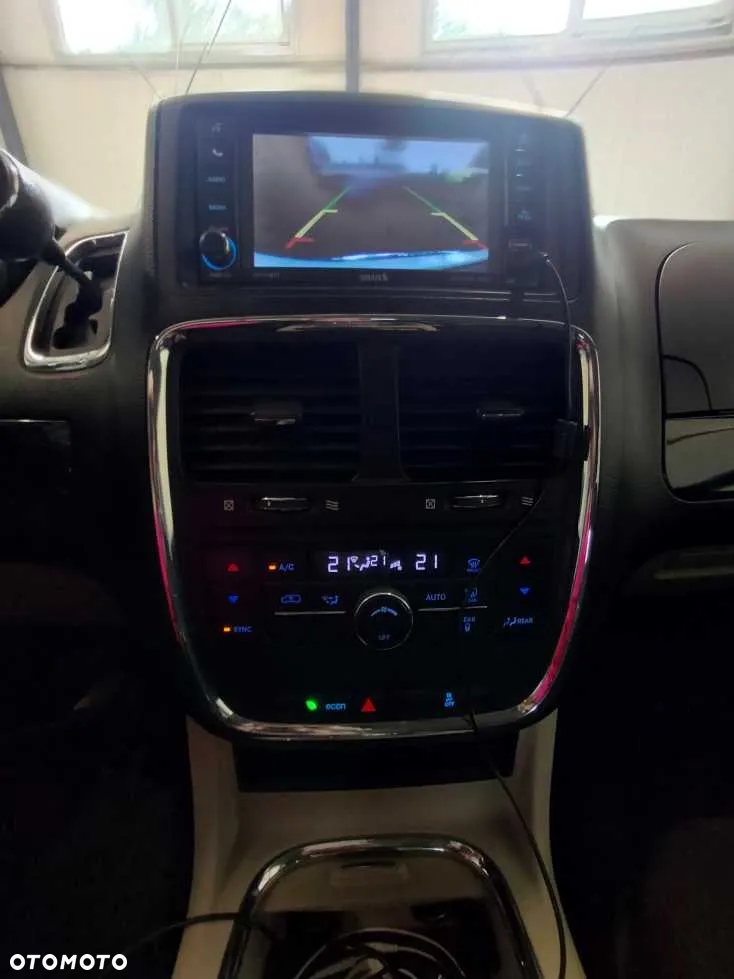 Dodge Grand Caravan - 12