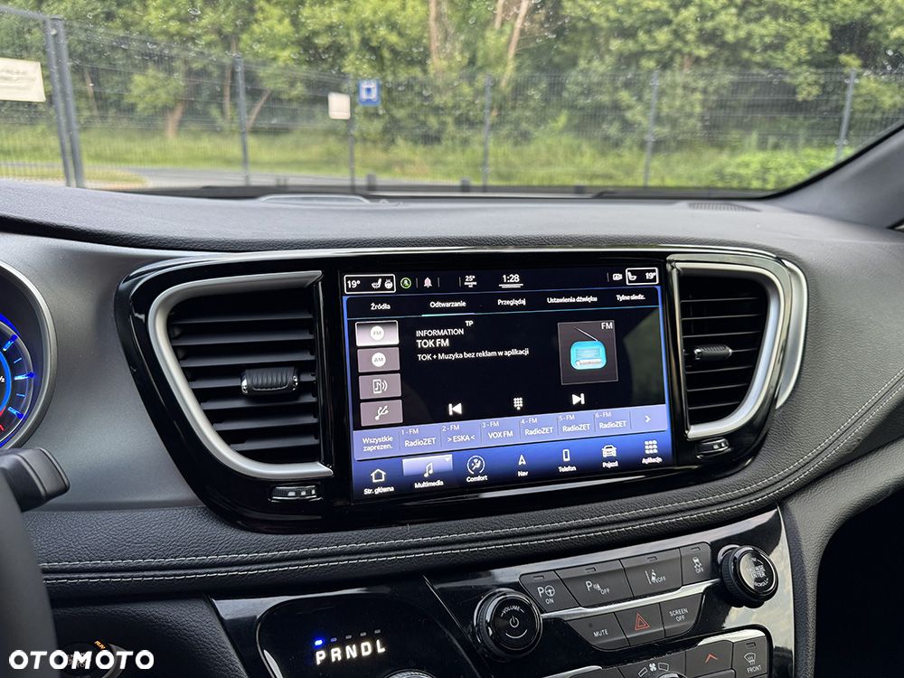 Chrysler Pacifica - 24