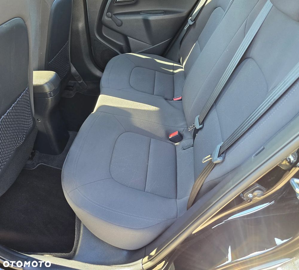 Kia Rio 1.4 L - 23