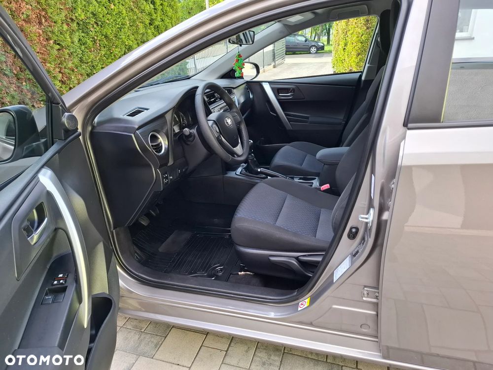 Toyota Auris - 10