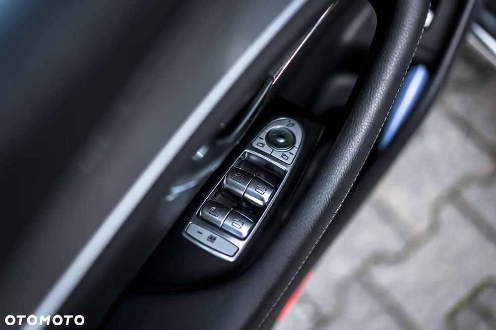 Mercedes-Benz Klasa E 220 d 4-Matic 9G-TRONIC - 12