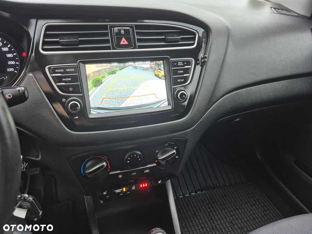 Hyundai i20 - 20