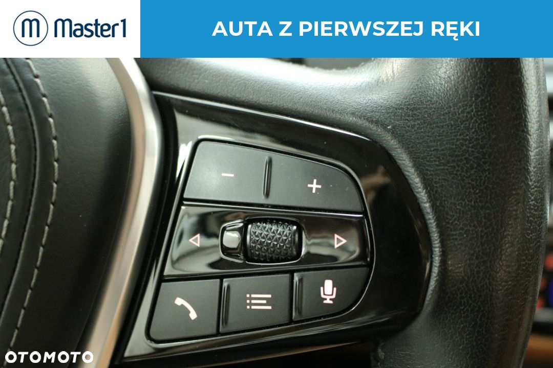 BMW Seria 5 520i mHEV - 17