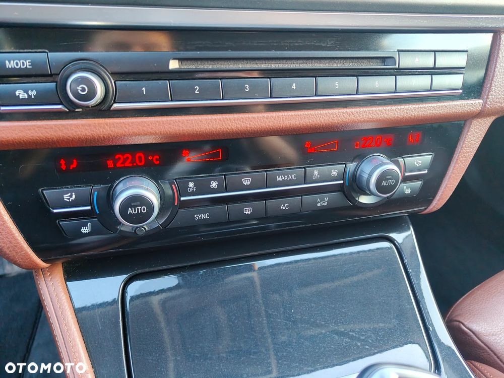 BMW Seria 5 525d xDrive Sport-Aut - 24