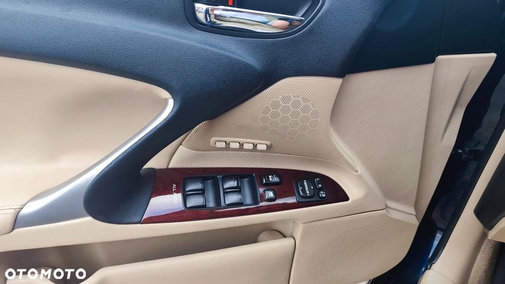 Lexus IS 250 Prestige - 40