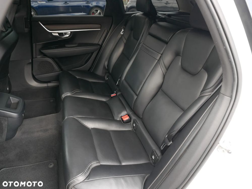 Volvo V90 Cross Country D4 AWD Pro - 26