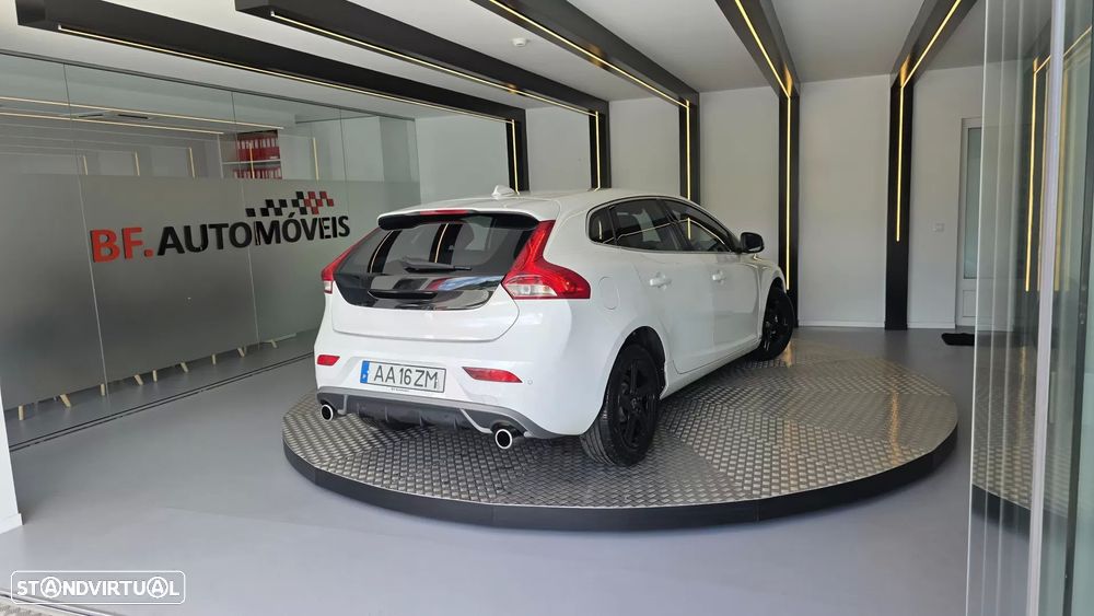 Volvo V40 2.0 D2 R-Design - 4