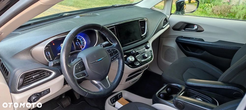 Chrysler Pacifica - 10
