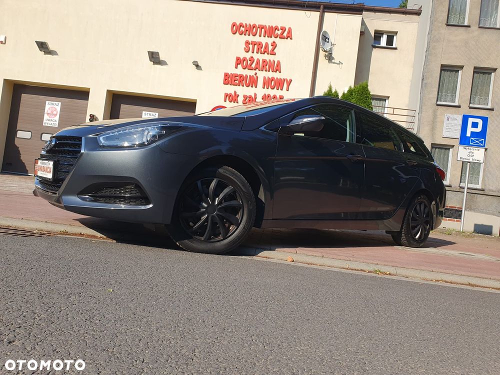 Hyundai i40 Kombi blue 1.6 Trend - 19