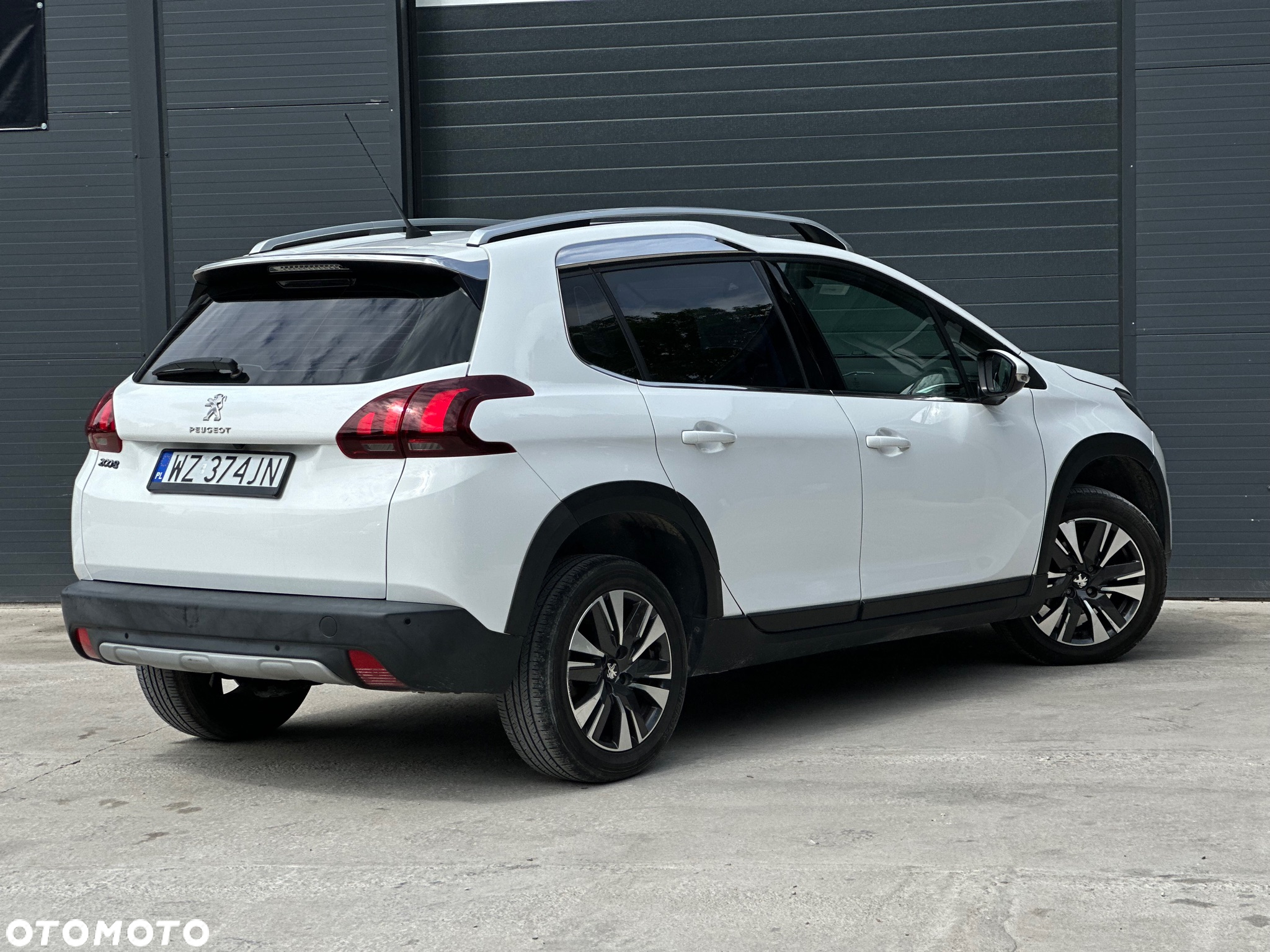Peugeot 2008 - 8