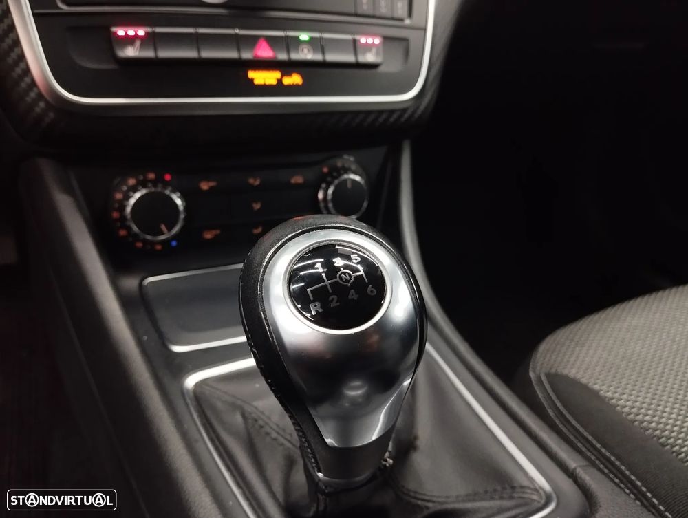 Mercedes-Benz GLA 180 d - 30