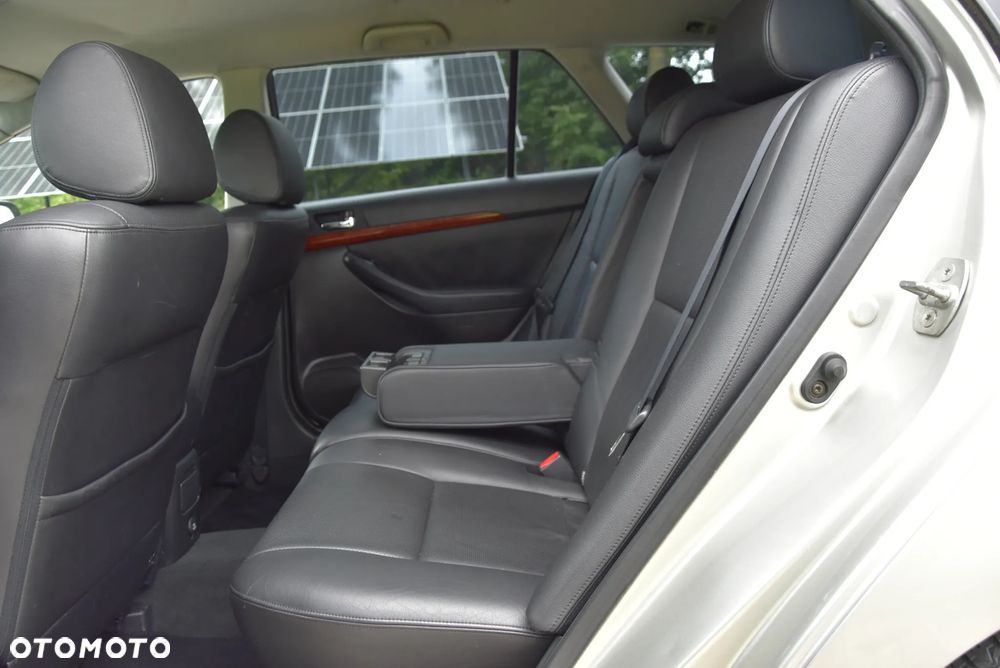 Toyota Avensis 2.0 VVT-i Automatik Executive - 11