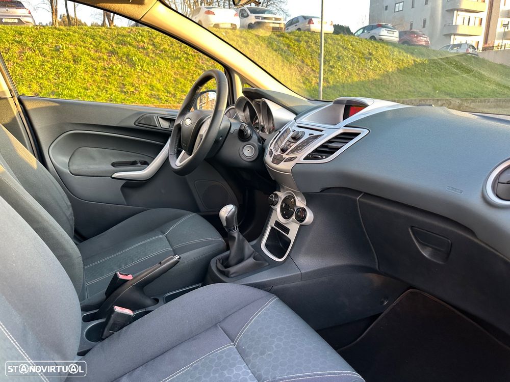 Ford Fiesta - 32
