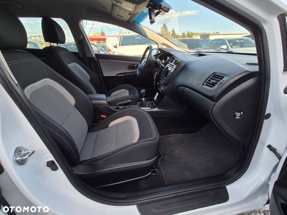 Kia Ceed 1.6 CRDi 128 Platinum Edition - 31